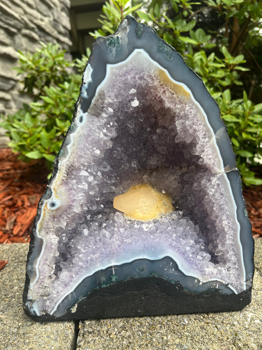 Amethyst with yellow calcite Cathedral